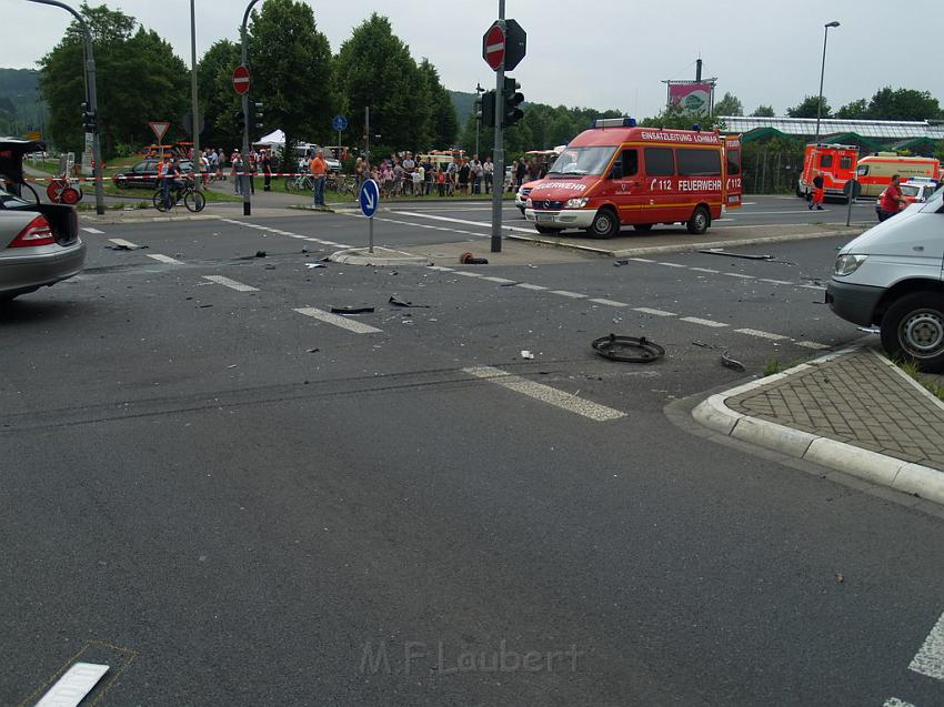 Schwerer Unfall mit Reisebus Lohmar Donrather Dreieck P339.JPG